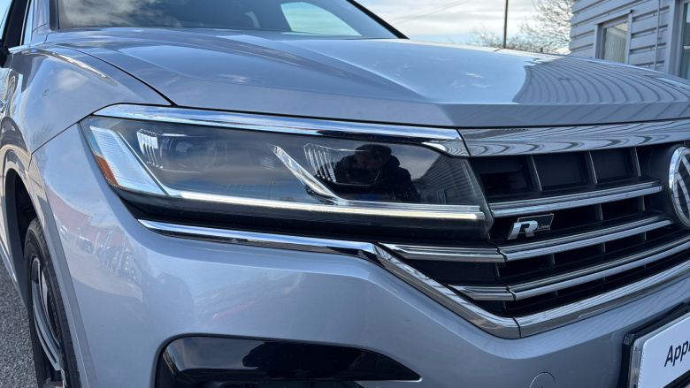 Volkswagen Touareg 3.0 V6 TDI 4Motion R-Line Tech 5dr Tip Auto Diesel Estate